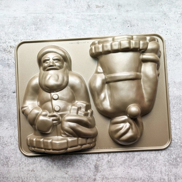 Nordic Ware Vintage Santa Claus Cake Pan 10 Cups Baking Mold 3D Christmas Bundt - Picture 1 of 4